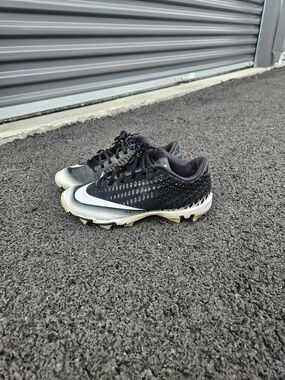 Nike Black/White Baseball Cleats